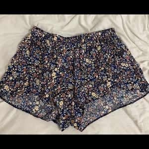 SMALL HOLLISTER FLORAL NAVY SHORTS